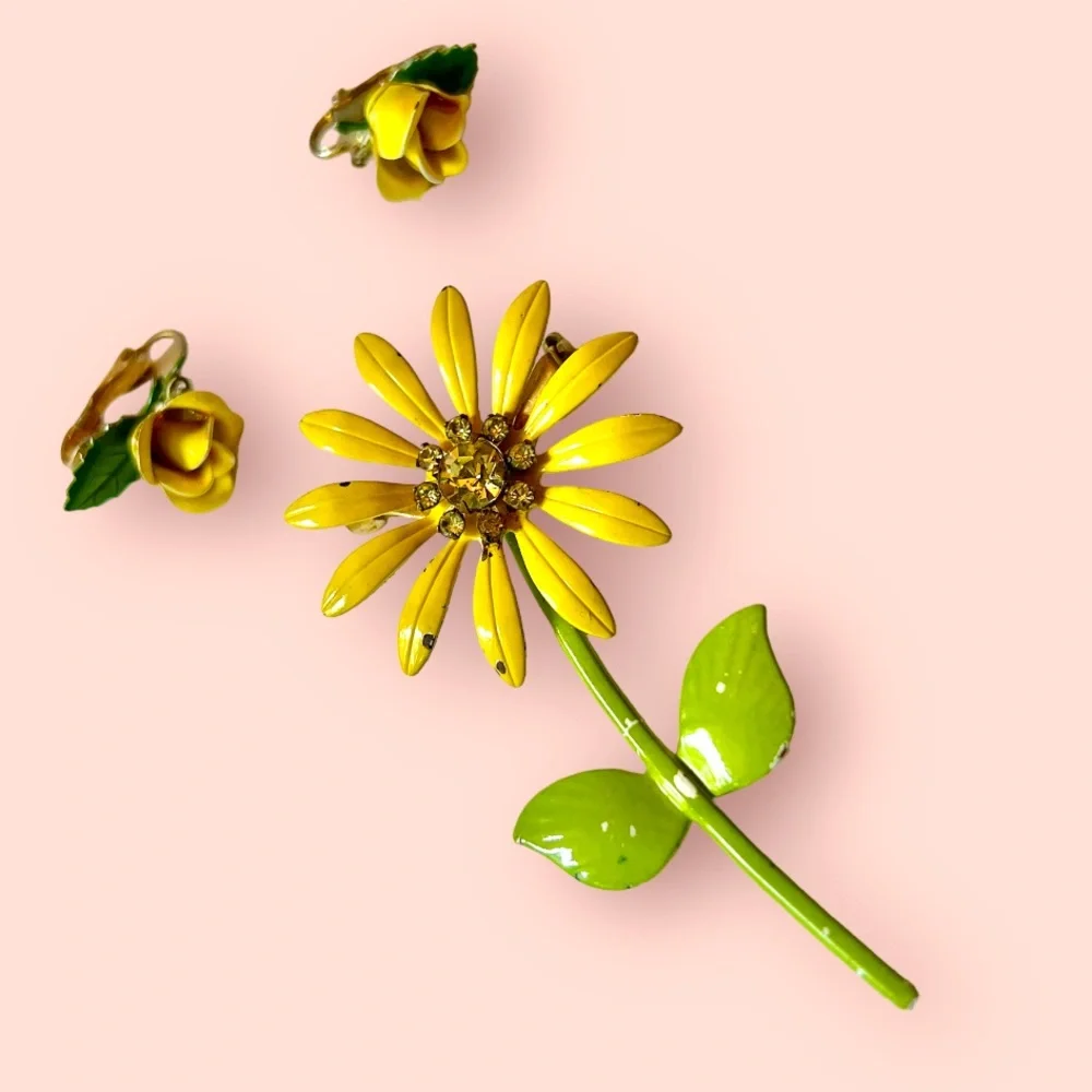 Vintage Flower Brooch Ear Clip Set Yellow Daisy Floral Earrings Pin Enamel Metal